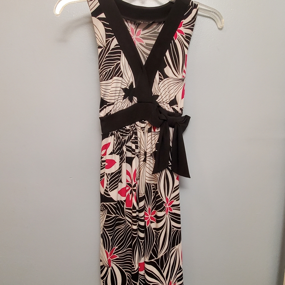 White pink and black summer dress, with belt..size Small.